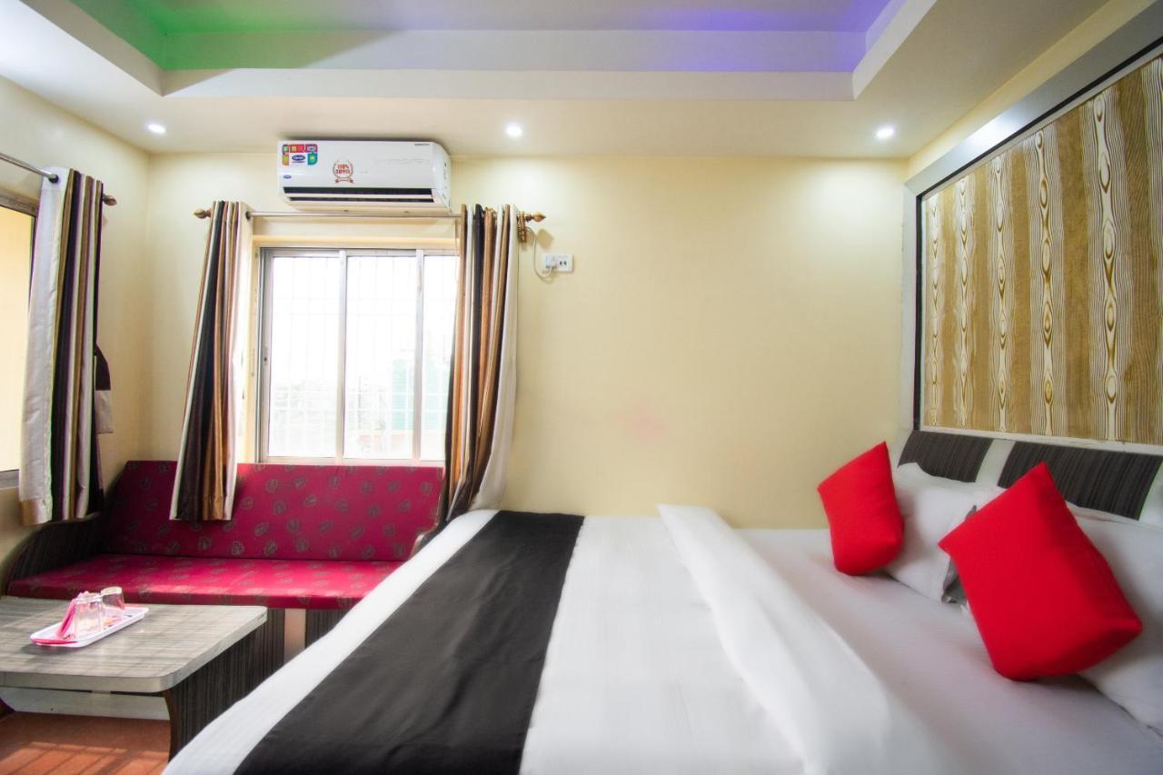 Capital O 67892 Hotel Sujata Tarapith Exteriör bild