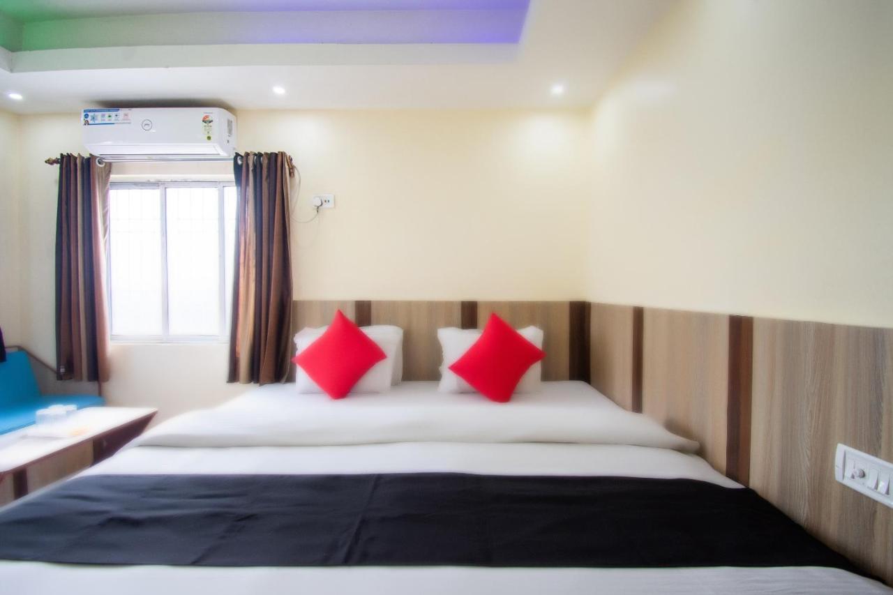 Capital O 67892 Hotel Sujata Tarapith Exteriör bild