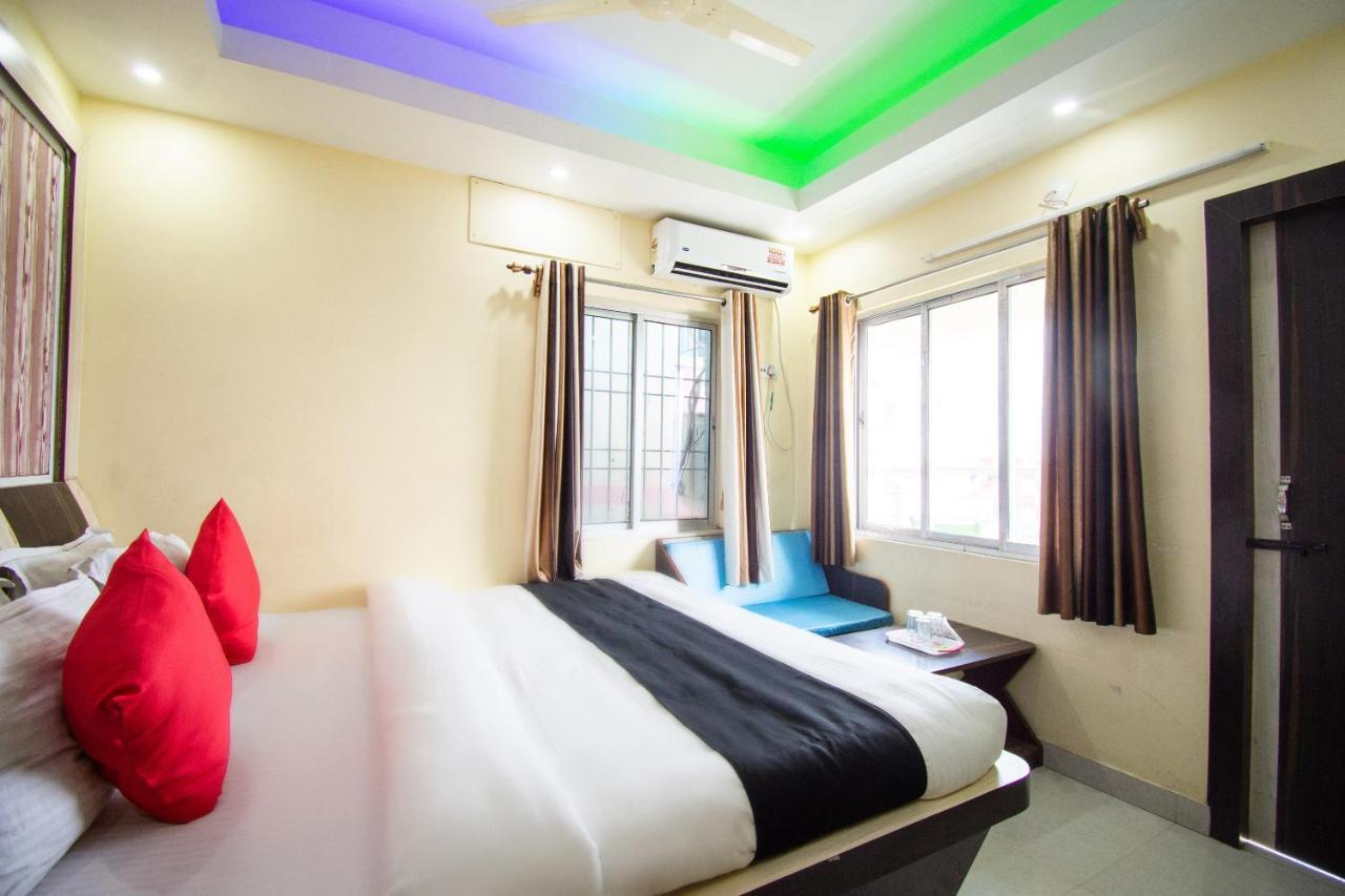 Capital O 67892 Hotel Sujata Tarapith Exteriör bild